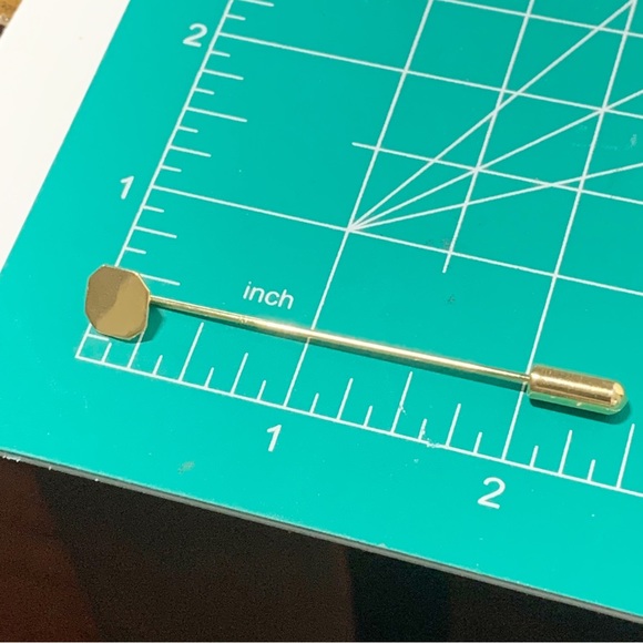 Vintage gold filled flat octagonal minimalist stick pin - Picture 2 of 11
